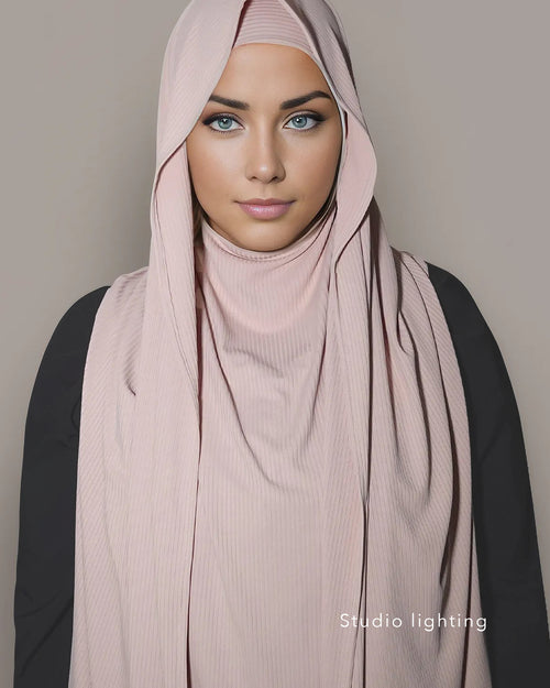 
                  
                    360 Contour hijab set 'Soft Rose'
                  
                